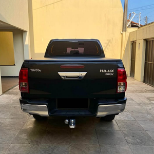 Camioneta de gasolina Toyottaa Hilux bastante usada 4x4 con volante a la izquierda y a la derecha al mejor precio disponible para la venta - Product Image 6