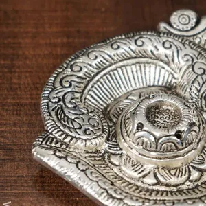 ขาตั้งห่วงทองเหลืองทำด้วยมือแบบวินเทจพร้อมโคมไฟน้ำมันแก้วดิวาลีผู่จาของตกแต่งบ้านและคืนสินค้าของขวัญแต่งงาน - Product Image 1