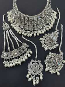 Ensemble de boucles d'oreilles collier au design unique Kundan oxydé deux tons en laiton plaqué or 18 carats avec cristal et strass Anniversaire de fiançailles - Product Image 3