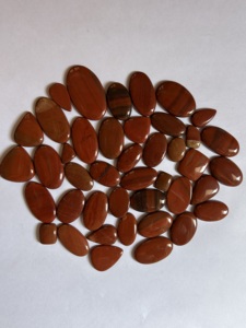 Precio al por mayor, cabujón de jaspe rojo natural, piedra preciosa suelta de jaspe, piedra colgante de forma y tamaño mezclados, cabujón hecho a mano - Product Image 3