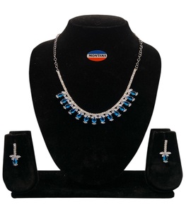 Conjunto de collar y aretes clásicos de diamantes americanos de Montana para aniversario de boda de novia de mujer - Product Image 1