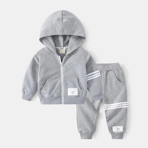 Chándal personalizado de algodón para niños, Sudadera con capucha y pantalones de chándal con logotipo en relieve en 3D, conjuntos de ropa personalizados para niños y niñas - Product Image 4