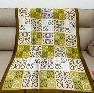 Chal de Invierno Cálido y Suave para Mujer, Elegante Chal de Punto con Flecos para Otoño e Invierno - Product Image 3