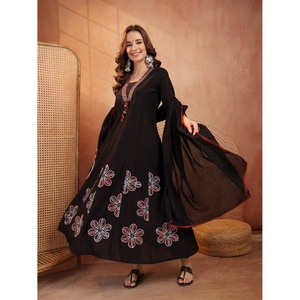 Magnifique ensemble Kurta indien/pakistanaise brodé en coton pour femme de Rama, avec pantalon et dupatta assortis, séchage rapide, traditionnel pour l'été - Product Image 1