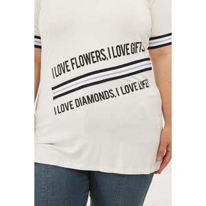 Camiseta de Mujer Talla Grande RMG en Color Crudo, Mezcla de Viscosa con Estampado Gráfico 'I Love', Top de Manga Corta en Tejido Cómodo - Product Image 2