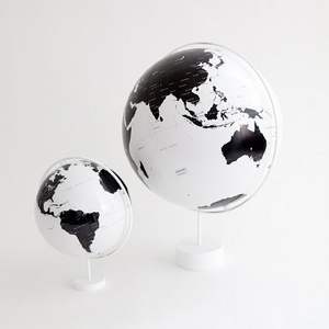 Globe décoratif moderne de designer avec un artisanat minimaliste pour la décoration de la maison - Product Image 3