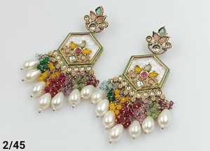 BOUCLES D'OREILLES INDIENNES TRADITIONNELLES ET À LA MODE BOUCLES D'OREILLES PLAQUÉES OR KUNDAN AVEC PERLES ET BOUCLES D'OREILLES BOLLYWOOD POUR FEMMES ET FILLES - Product Image 2
