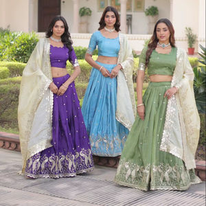 Lehenga de Diseño Exclusivo y Moderno, Elástico, Reversible, para Fiestas y Bodas, con Bordado de Lentejuelas Doradas y Zari - Product Image 1