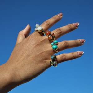 Bagues minimalistes multi-pierres pour femmes, bagues ajustables en laiton faites à la main avec pierres naturelles, bijoux en gros - Product Image 2