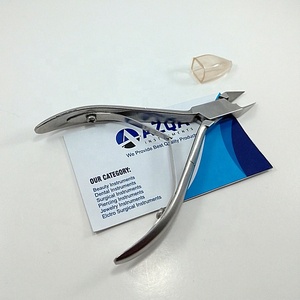 Pinza de uñas de punta fina de primera calidad para un recorte preciso de cutículas y cuidado de las uñas en uso profesional y salón de belleza - Product Image 3