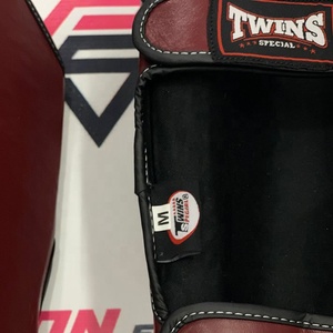 ขายส่งราคาถูก สนับแข้งมวยไทยสีแดงเบอร์กันดีแบบคู่  สำหรับมวยไทยมืออาชีพ อุปกรณ์ฝึกซ้อมคิกบ็อกซิ่ง - Product Image 6