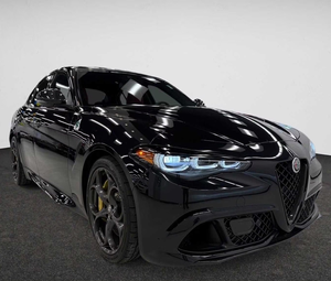 Nuevo Alfa Romeo Giulia Quadrifoglio 2024, Volante a la Izquierda, Asientos de Cuero, Interior Claro, Techo Panorámico - Product Image 1