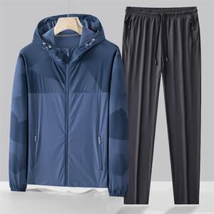 Sweat à capuche surdimensionné pour homme, confectionné en molleton français lourd et durable avec un intérieur brossé - Product Image 4