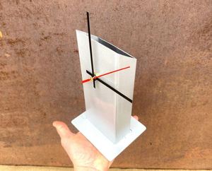 Reloj de mesa de Metal con marco abierto de latón AK en pieza hecha a mano con acabado blanco para decoración del hogar/decoración del Hotel - Product Image 4