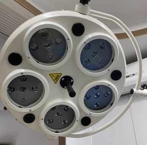 Lampe d'opération sans ombre sur pied pour clinique dentaire, implantologie et hôpital - Product Image 4