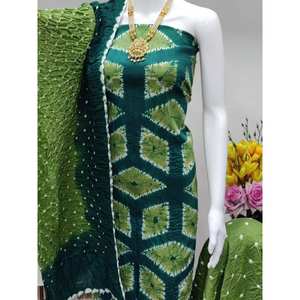 Costume Sibori en satin brodé, vert mehndi, écologique, longueur genou - Product Image 1