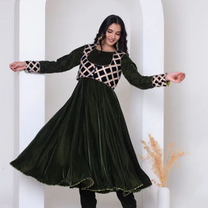 GHAZAL Terciopelo verde Gota Patti Anarkali Set Vintage Incluye Chaleco de terciopelo Red suave Fiestas Diwali Bodas Graduaciones - Product Image 1