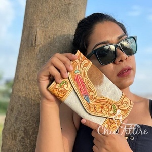 Nouveau Style occidental véritable pochette en cuir de vachette usiné femmes conçu embrayage vente chaude en cuir usiné Unique coque de téléphone portefeuilles - Product Image 1