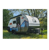 Trouvez une caravane de camping en ligne avec un poids à sec de 2200 lb et un système de levage électrique 12 volts.