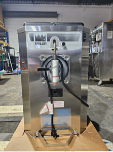 Máquina para Bebidas Congeladas, Margaritas y Batidos Taylor 430, Nueva, en Caja Abierta, 110V - Product Image 1