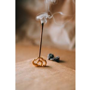 Brûleur d'encens vintage en bois sculpté avec porte-bâton en laiton doré, motif floral design pour la maison ou le bureau - Product Image 6