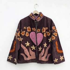 Chaqueta Suzani de Terciopelo Bordada a Mano en Color Chocolate, Chaqueta de Invierno Boho con Estampado Floral, Chaqueta Suzani de Terciopelo - Product Image 2