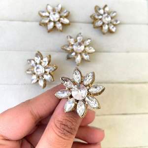 Anneaux à motif de fleurs oxydées en argent cristaux réglables travail anneaux en laiton Kundan pour femmes et pour mariage, occasion de tenue de fête - Product Image 3