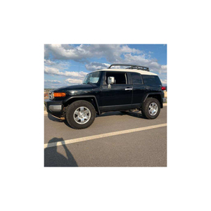 FJ Cruiser en Venta, Tracción en las Cuatro Ruedas, Cuero Oscuro, con Ruedas de Posventa, Parachoques Todoterreno Personalizados, Mejoras de Luces LED - Product Image 6