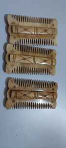 Peines de cuerno de búfalo tallados a mano personalizados de muy buena calidad, ideales para tiendas de accesorios para el cabello y para reventa. - Product Image 6