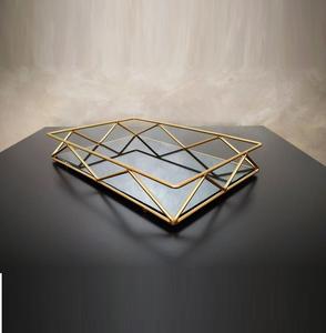 Plateau miroir festonné doré de luxe, plateau décoratif rond en métal pour parfums et bijoux, organisateur moderne pour la maison et les mariages - Product Image 4