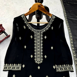 Conjunto de Top y Pantalón de Diseño Exclusivo para Bodas, en Georgette Sintética con Bordado de Hilo Pesado y Lentejuelas, con Dupatta de Encaje Elegante - Product Image 1