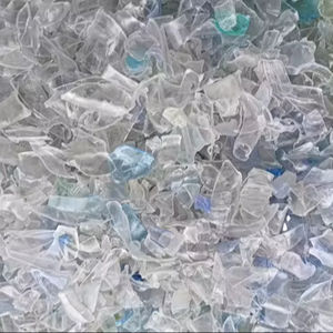 Copos de PET cristalinos lavados y listos para líneas de producción a gran escala que garantizan pureza para reciclaje industrial. En venta. - Product Image 1