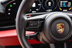 2022 pour Taycan 4S Cross Turismo Wagon 562 ch EV Premium Sport Chrono Packages 3 000 Miles Cuir Clair Conduite à Gauche Automatique Transmission Intégrale - Product Image 5