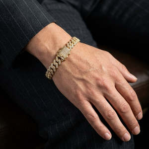 Pulsera de Eslabones Cubanos de Moissanita de Alto Brillo - Diseño Pavé Mónaco - Acabado en Plata Pulida y Tono Dorado - Cierre Totalmente Cubierto de Piedras - Unisex - Product Image 3