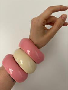 À la mode Exagéré Éblouissant Coloré Large Irrégulier Carré Acrylique Bracelets Texture Conception Déclaration Résine Bracelet Bracelet - Product Image 3