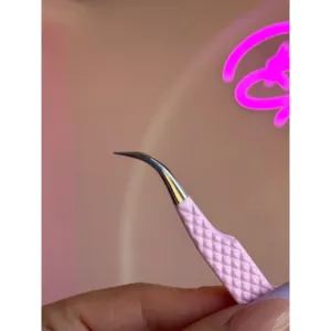 Pinzas de Precisión Rosadas en Forma de J para Cejas, de Plástico, 10 mm, Punta Lisa con Textura - Product Image 1