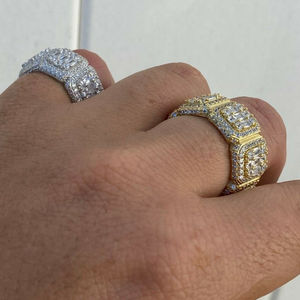 Anillo de compromiso de boda de oro blanco de 14K y 18K personalizado de lujo Moissanite creado en laboratorio de corte brillante para mujer - Product Image 6