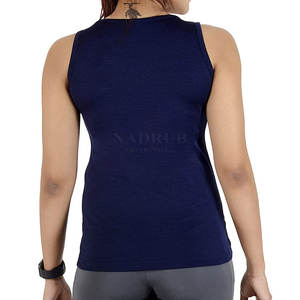 Camiseta sin mangas con ajuste sin costuras y material de algodón cómodo Camiseta sin mangas de tacto suave con un ajuste relajado y estilo minimalista - Product Image 2