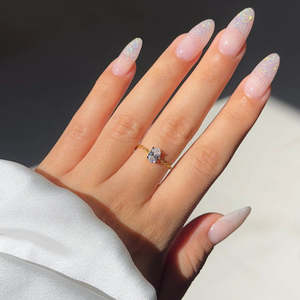 Anillo Solitario Ovalado Chapado en Oro de 18K Hallmark, Resistente al Deslustre, con Cadena Blanca para Compromiso, Talla Única - Product Image 1