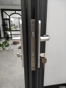 Puerta de Seguridad Principal Comercial de Aluminio Fundido Tallado Posmoderno, Venta Directa de Fábrica, con Prevención de Incendios para Supermercados y Casas de Campo - Product Image 4