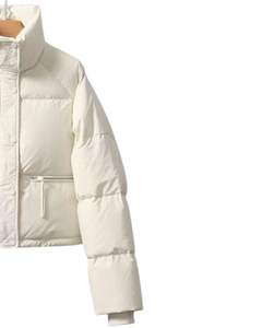 Blouson matelassé blanc personnalisé pour femme, veste courte matelassée d'hiver, col montant, rembourrage en polyester chaud, vêtements d'extérieur tendance, OEM personnalisé - Product Image 3
