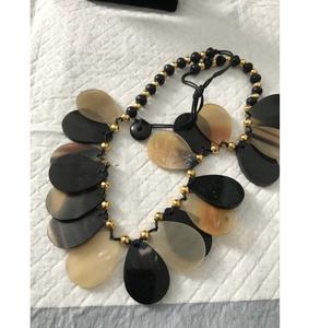 Collar de Lujo Hecho a Mano con Cuerno de Búfalo, Joyería Natural y Sostenible para Mujer, Alta Calidad - Product Image 2