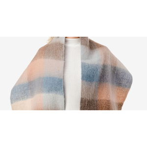 Écharpe en fourrure à carreaux confortable pour femme Marcus Adler avec bordure à franges bleues, taille standard - Product Image 2