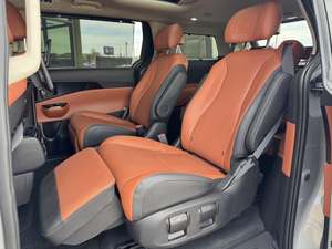 Minivan de luxe K-CARNIVAL SX PRESTIGE FWD 2024, 290 CV, moteur V6 3.5L, transmission automatique, en excellent état et à prix attractif - Product Image 4