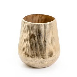 Florero de aluminio recién llegado con un toque minimalista y líneas limpias, ideal para hoteles de lujo o boutiques de diseñadores - Product Image 1