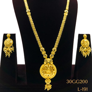 Ensemble de collier de 5 grammes de long en plaqué or 24 carats élégant à la mode pour femmes, bague de boucle d'oreille, bijoux tendance élégants et sexy - Product Image 1