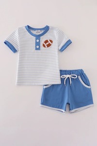 Ensemble de short de conception de football à motif uni pour garçons vêtements d'été confortables avec broderie de noeud français à rayures bleues taille pour enfants - Product Image 5