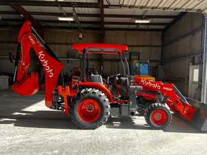 รถแทรกเตอร์คูโบต้า M62 แบบมีล้อตักดินและตักหลังขุด ขับเคลื่อน 4 ล้อ สีแดง เครื่องยนต์ดีเซล สำหรับงานเกษตร กำลัง 60 แรงม้า ผลิตภาพสูง - Product Image 6