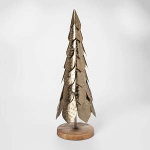 Elegante árbol de mesa de Navidad de metal hecho a mano con acabado de plata pulida diseñado para uso decorativo interior festivo. - Product Image 1