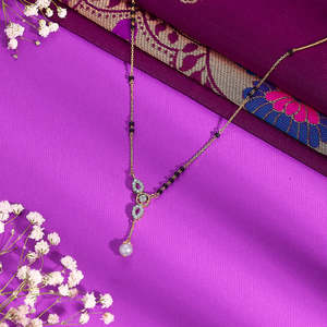 Mangalsutra Moderno de Oro con Diamantes para Mujer - Product Image 1